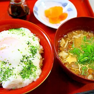 叩きとろろの温玉のっけ丼